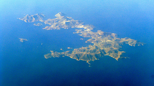 Esta fotografía es una viata aérea de la isla de Patmos donde, en el siglo I, el apóstol Juan fue desterrado y donde recibió las profecías y visiones de Apocalipsis.