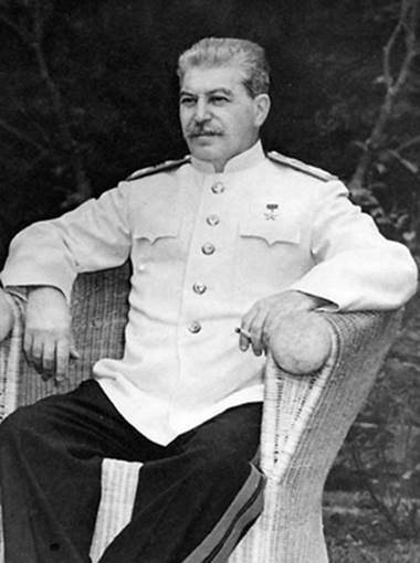 Iósiv Stalin (Joseph Stalin) fue el máximo dirigente d la Unión de Repúblicas Socialistas Soviéticas desde 1929 hasta 1953.  Muchos millones fueron muertos a consecuencia de los engaños que Stalin tenía por verdades absolutas.