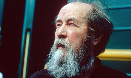 Trompeta 5 de Apocalipsis. Alexandr Solzhenitsin pasó largos años de prisión y exilio en la Unión de Repúblicas Socialistas Soviéticas debido a sus opiniones antiestalinistas y antisoviéticas.